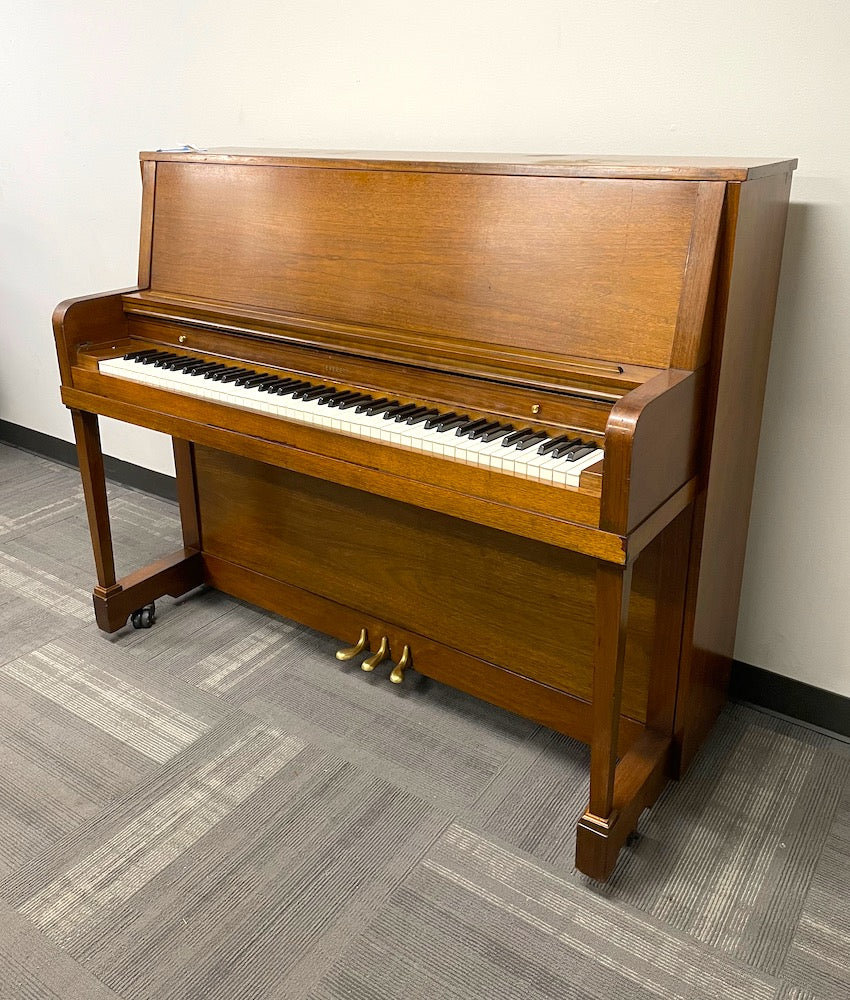 Everett Upright Piano | Sateng valnøttEverett Upright Piano | Sateng valnøtt  