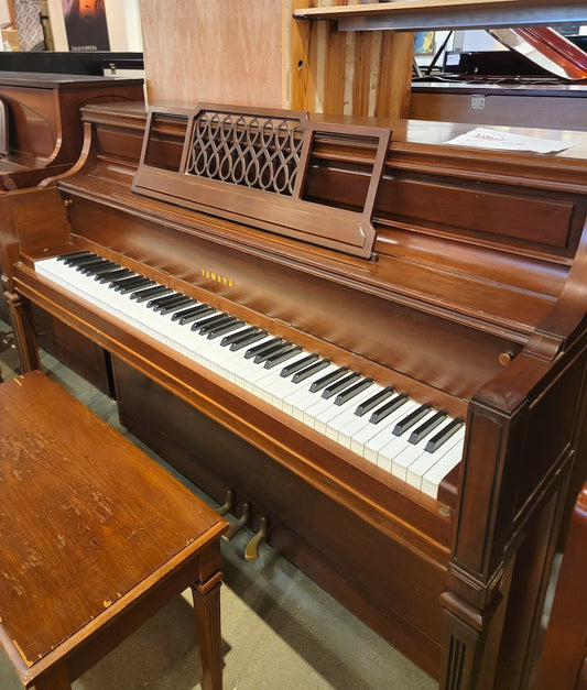 Yamaha Upright Piano | Satin Walnut | SN: 1048978 | Used