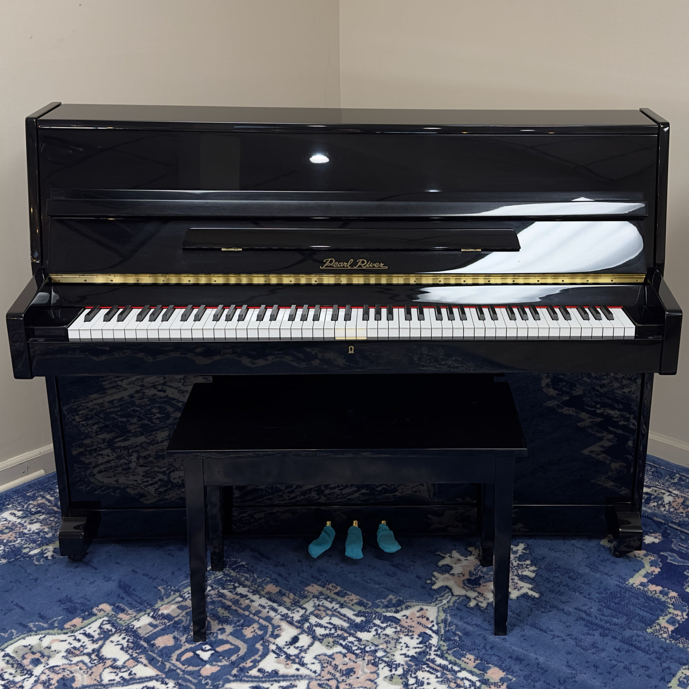 Pearl River UP108 Upright Piano | Polished Ebony | 42" | Serial No. 698539 | Used