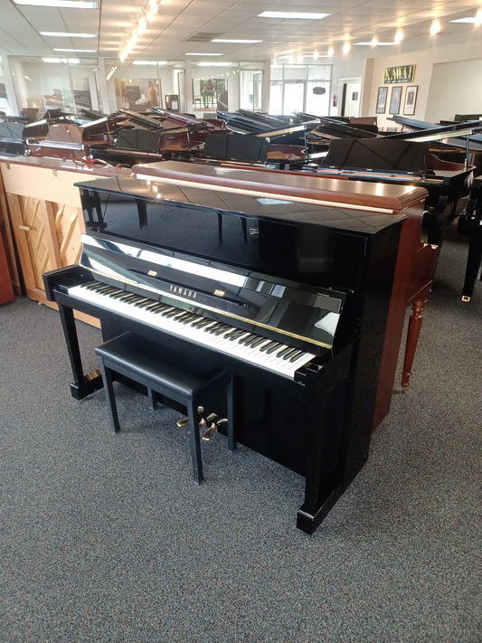 Yamaha T-116 Upright Piano | Polished Ebony | Serial No. 312504 | Used