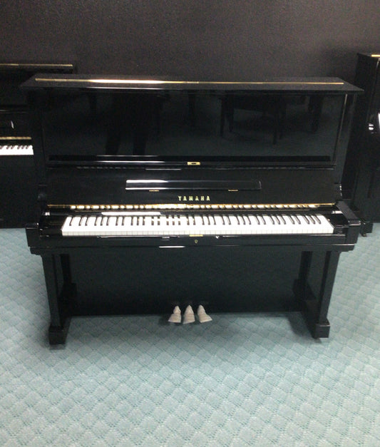 Yamaha U3 Upright Piano (1976) | Polished Ebony | 52"| Used