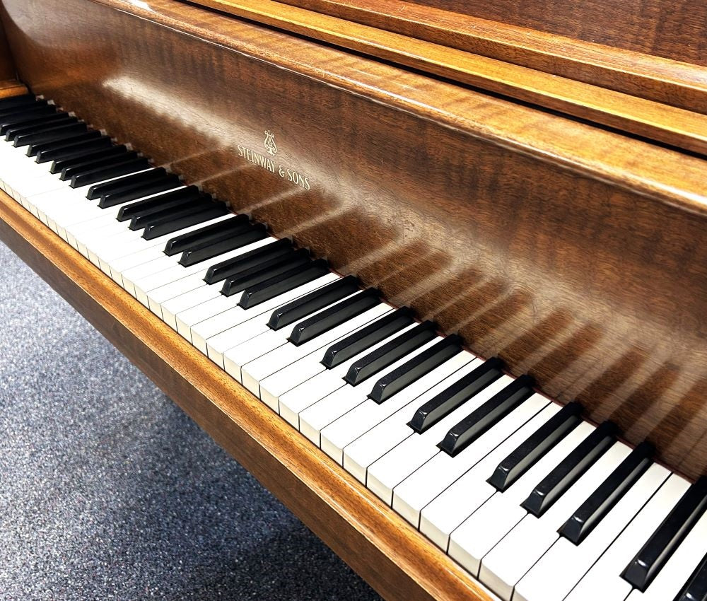 Steinway & Sons 5'7.5" Grand Piano | Model M | Walnut Satin | SN: 332242 | Used