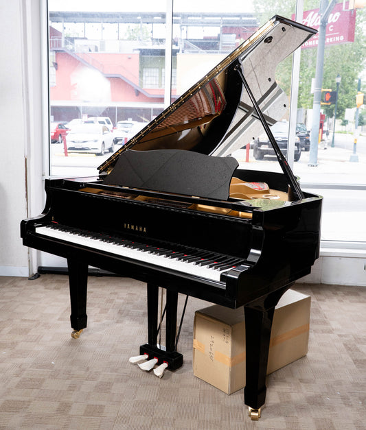 Yamaha C3 Conservatory Grand Power (1979) | Polished Ebony | 6'1" | Refurbished