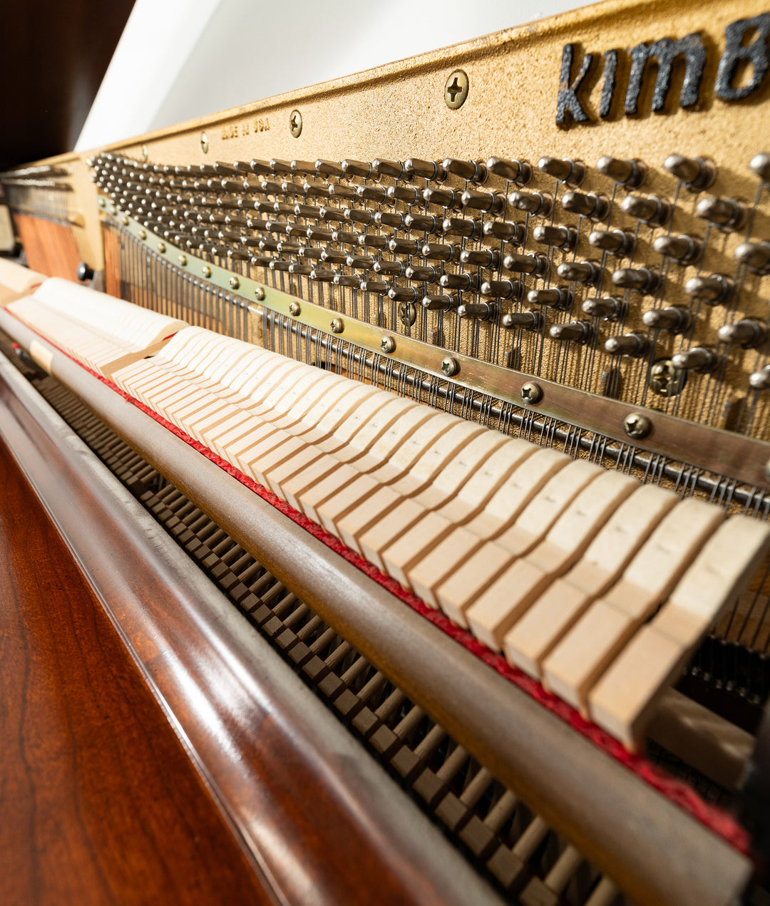 Used Kimball 423D Console Upright Piano | Satin Mahogany – Alamo