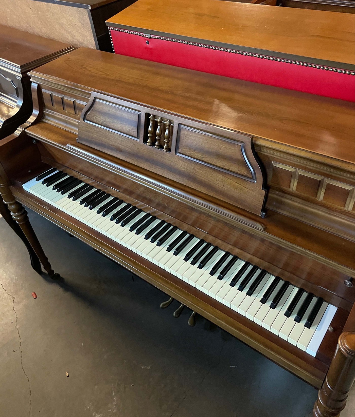 1977 Yamaha 42.5" M206 Console Piano | Walnut Satin | SN: U113112  | Used