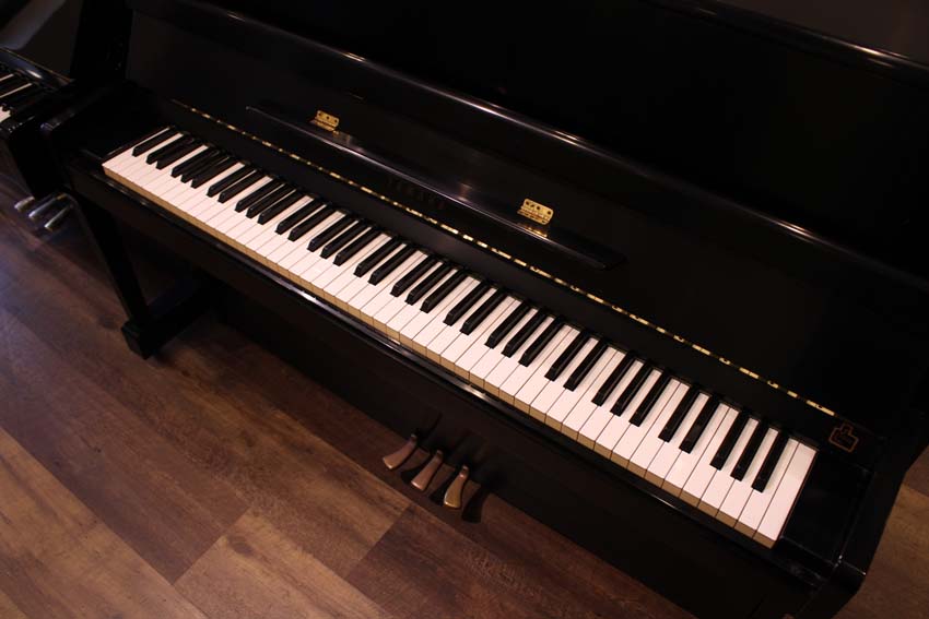 1984 Yamaha 44" P2 Upright Piano | Ebony Satin | SN: R3901908