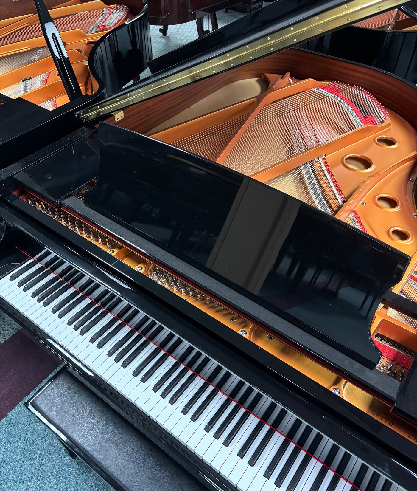 Pearl River GP170 Grand Piano | Polished Ebony | 5'7" | New