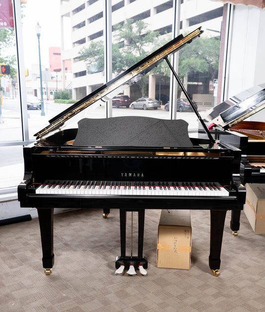 Yamaha C3 Conservatory Grand Power (1979) | Polished Ebony | 6'1" | Refurbished