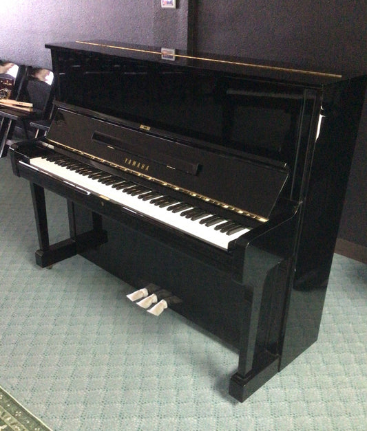 Yamaha U1 Upright Piano (1985) | Polished Ebony | 48" | Serial No. 4147055 | Used