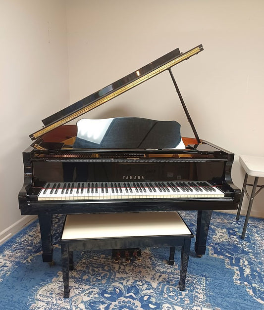 Yamaha G1 Grand Piano (1986) | Polished Ebony | Used