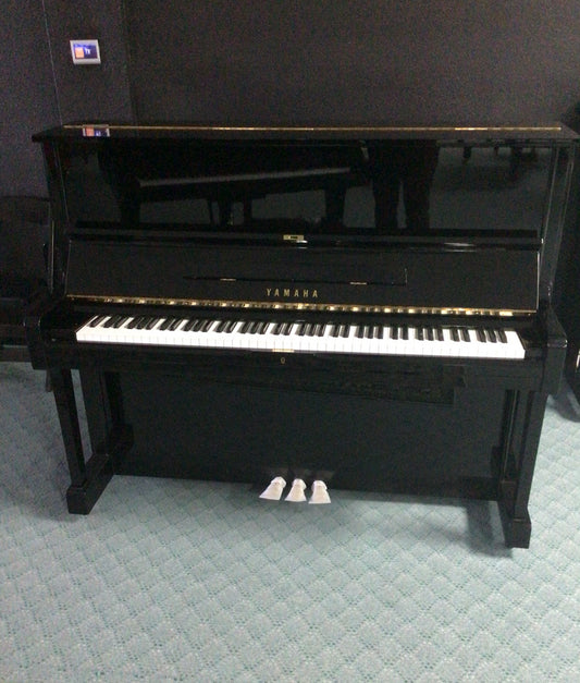 Yamaha U1 Upright Piano (1985) | Polished Ebony | 48" | Serial No. 4147055 | Used