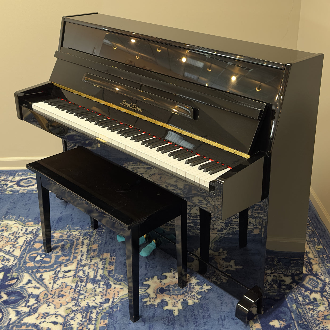 Pearl River UP108 Upright Piano | Polished Ebony | 42" | Serial No. 698539 | Used