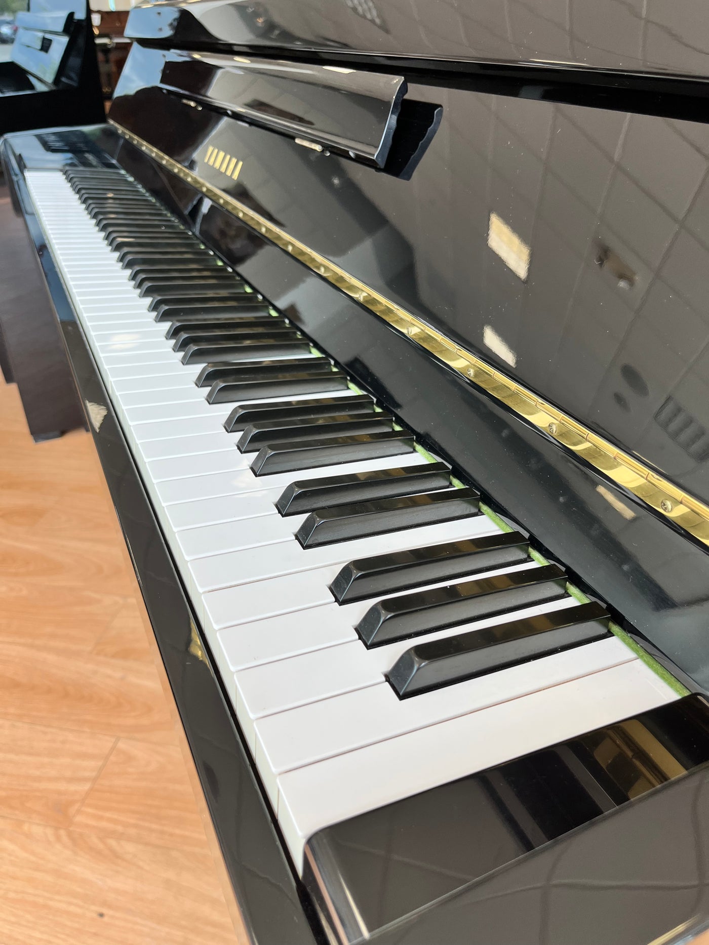 Yamaha LU-11 Upright Piano | Polished Ebony | SN: T100316 | Used