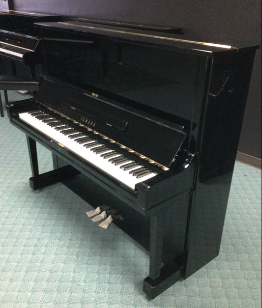 Yamaha U3 Upright Piano (1976) | Polished Ebony | 52"| Used