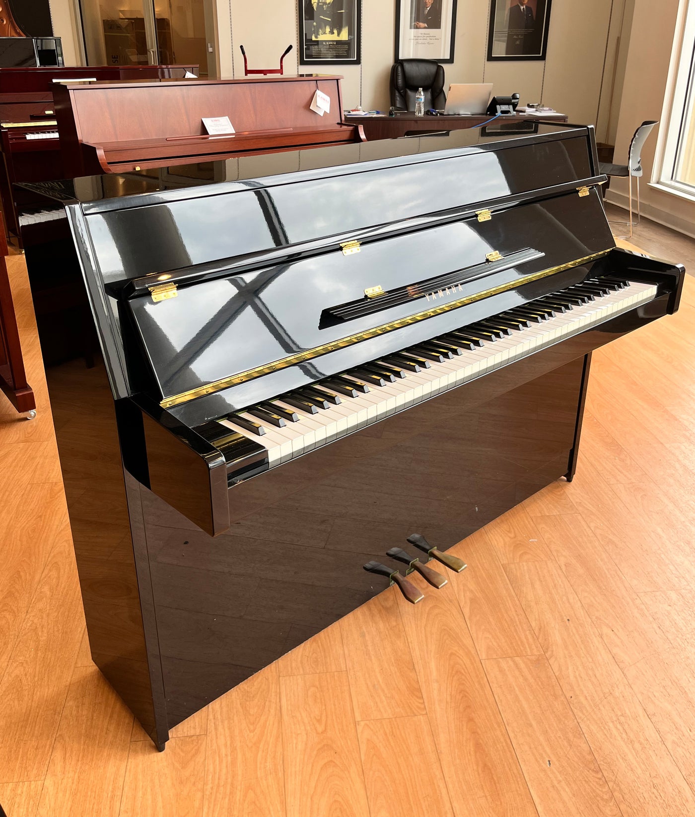 Yamaha LU-11 Upright Piano | Polished Ebony | SN: T100316 | Used