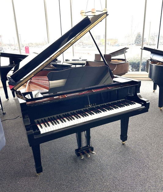 Yamaha C5 Grand Piano | Polished Ebony | 2004 | Serial No. 6092840 | Used