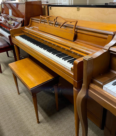 Wurlitzer Console Piano | Satin Oak | SN: 689957 | Used