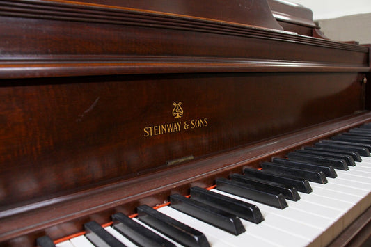 1946 | Steinway & Sons 40" Console Piano