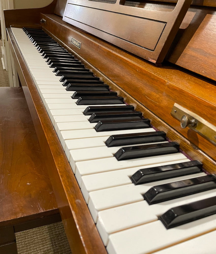 Käytetty Upright Piano, Baldwin HowardKäytetty Upright Piano, Baldwin Howard  