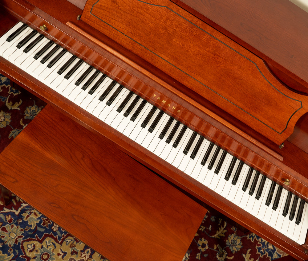 Yamaha Upright Piano | Satin Mahogany | SN: 306602